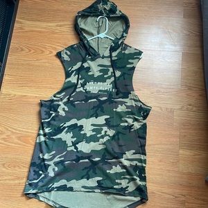 Cotton On Men’s Sports Camo Sleeve-less Muscle Tank Hoodie size L